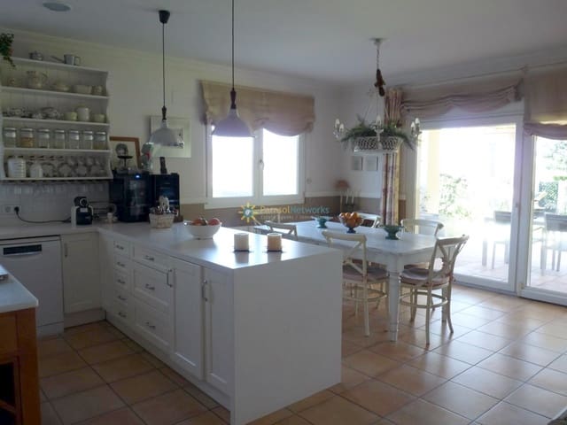 5 bedroom Villa for sale in Gandia with pool garage - € 1,100,000 (Ref: 9331436)