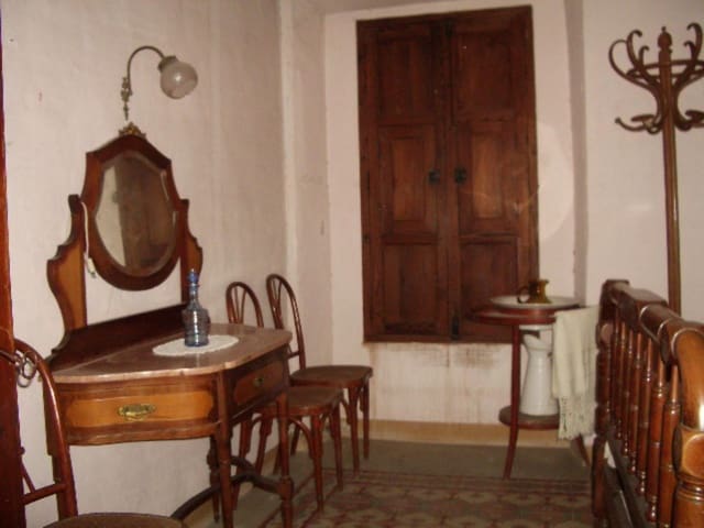 5 slaapkamer Huis te koop in L'Olleria - € 70.000 (Ref: 9357933)