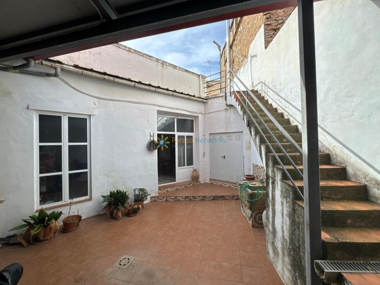 6 bedroom Townhouse for sale in Llutxent - € 193,500 (Ref: 9380150)