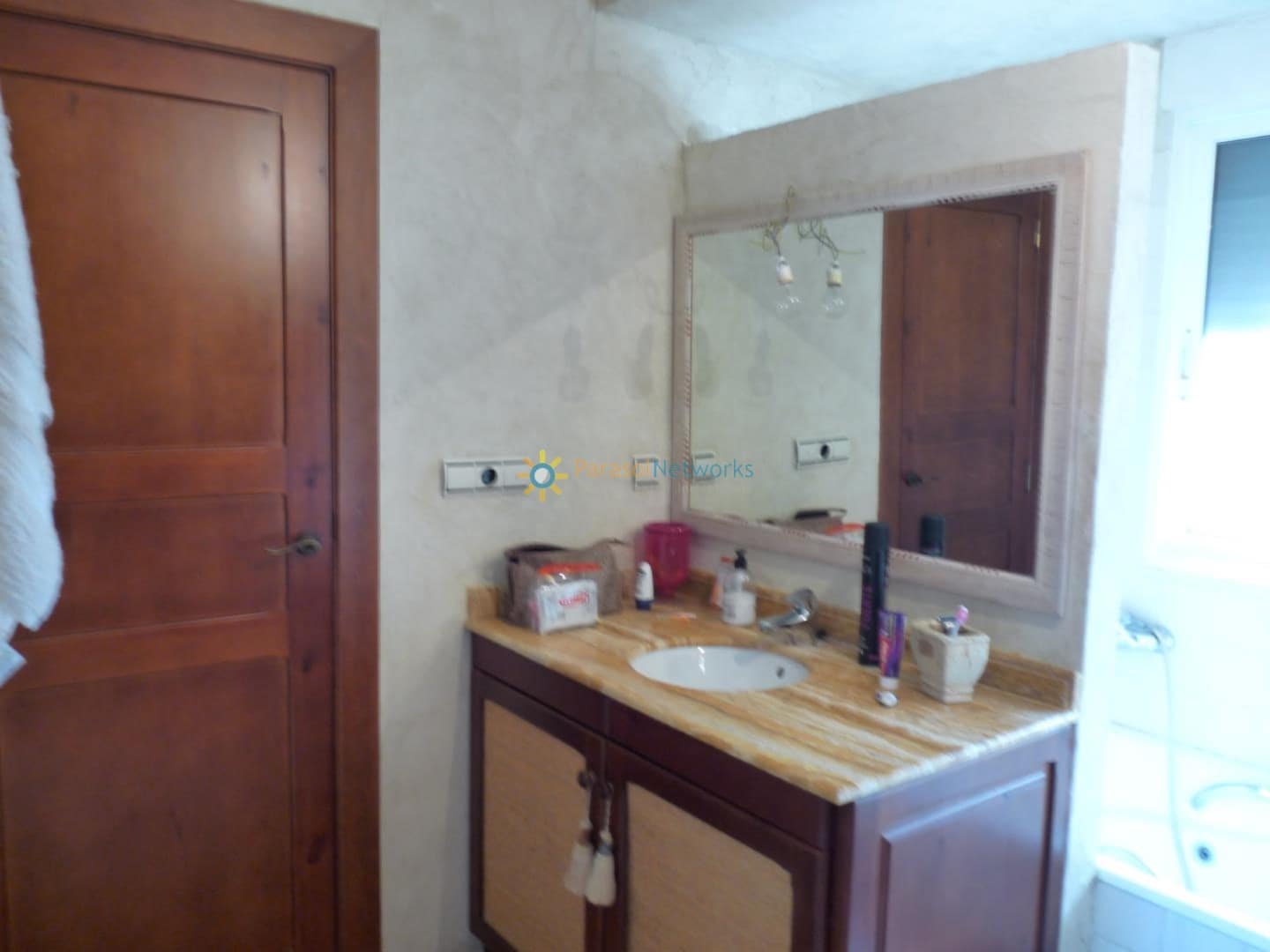 8 soverom Villa til salgs i Oliva med garasje - € 500 000 (Ref: 9383540)