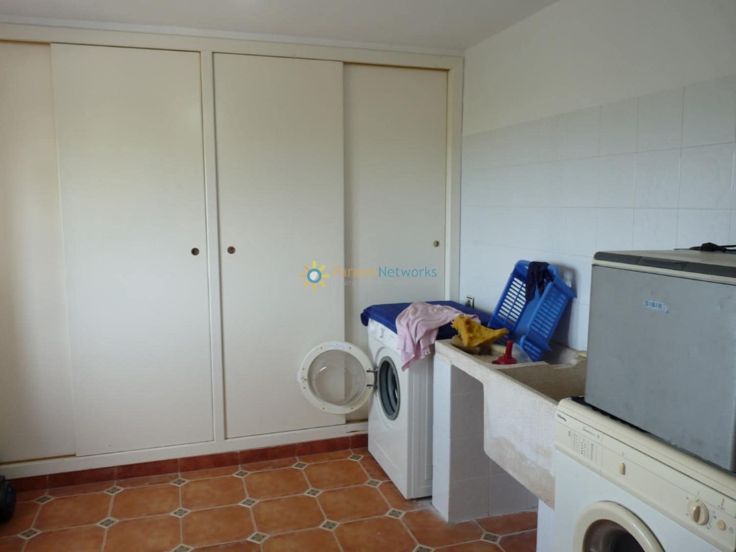 8 soverom Villa til salgs i Oliva med garasje - € 500 000 (Ref: 9383540)