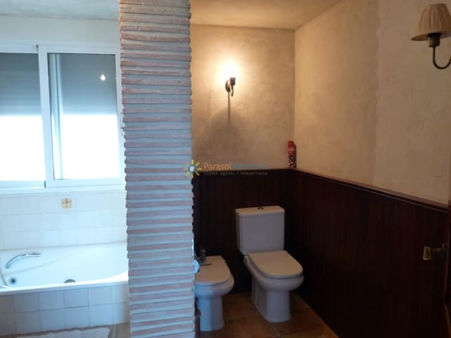 8 soverom Villa til salgs i Oliva Pueblo, Oliva med garasje - € 500 000 (Ref: 9383540)