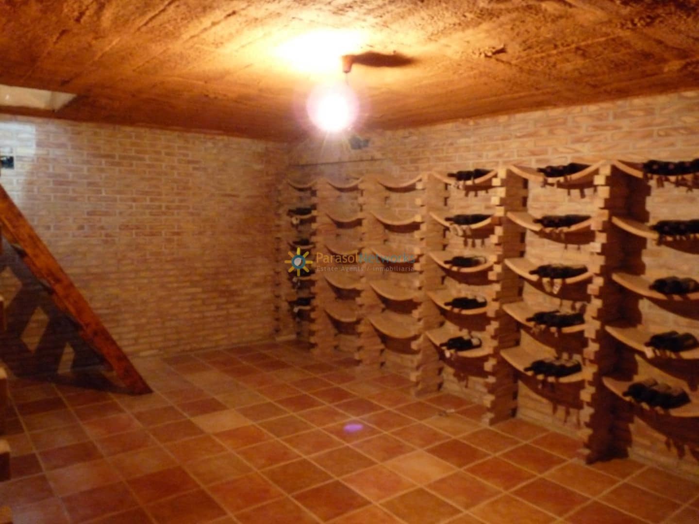 8 soverom Villa til salgs i Oliva med garasje - € 500 000 (Ref: 9383540)