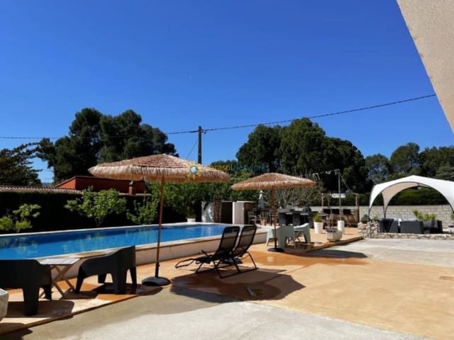 4 soverom Villa til salgs i Ontinyent med svømmebasseng garasje - € 495 000 (Ref: 9383967)