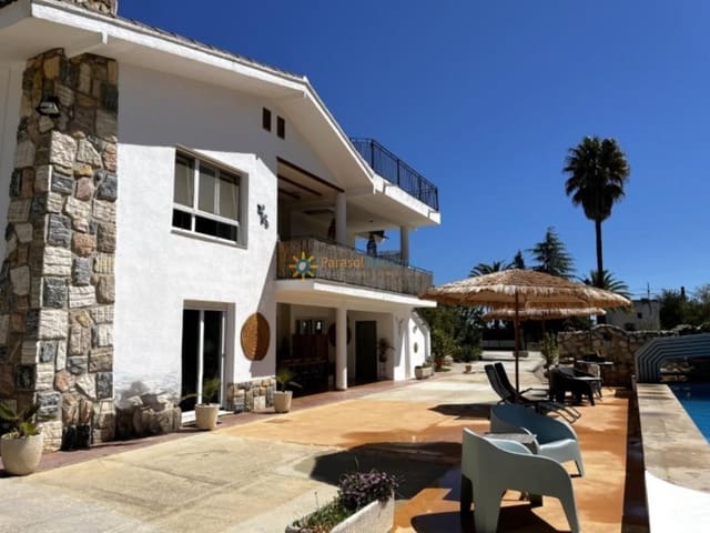 4 soverom Villa til salgs i Ontinyent med svømmebasseng garasje - € 495 000 (Ref: 9383967)