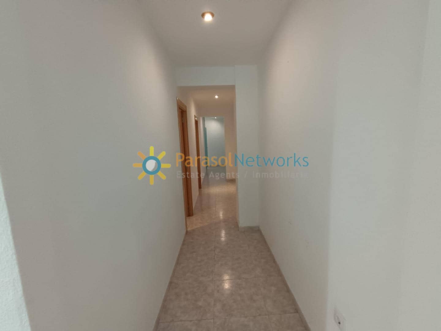 3 sovrum Lägenhet att hyra i Oliva - 700 € (Ref: 9418788)