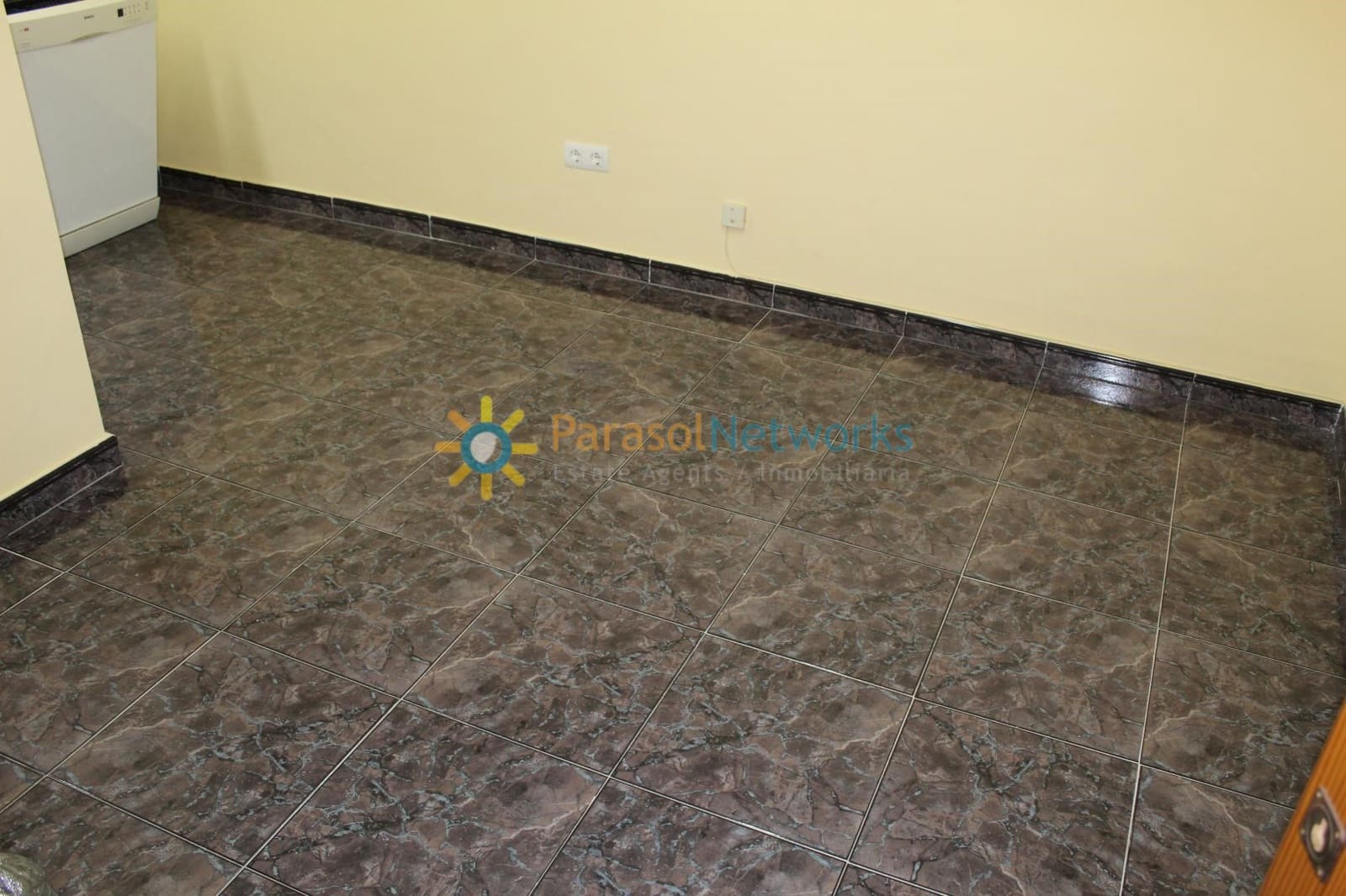 2 Zimmer Büro zu vermieten in Oliva - 600 € (Ref: 9444974)