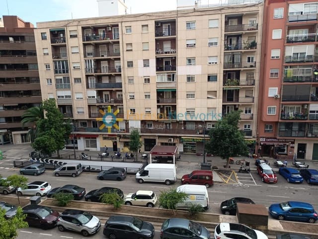 3 bedroom Apartment for rent in La Creu Coberta, Valencia city - € 1,400 (Ref: 9447414)