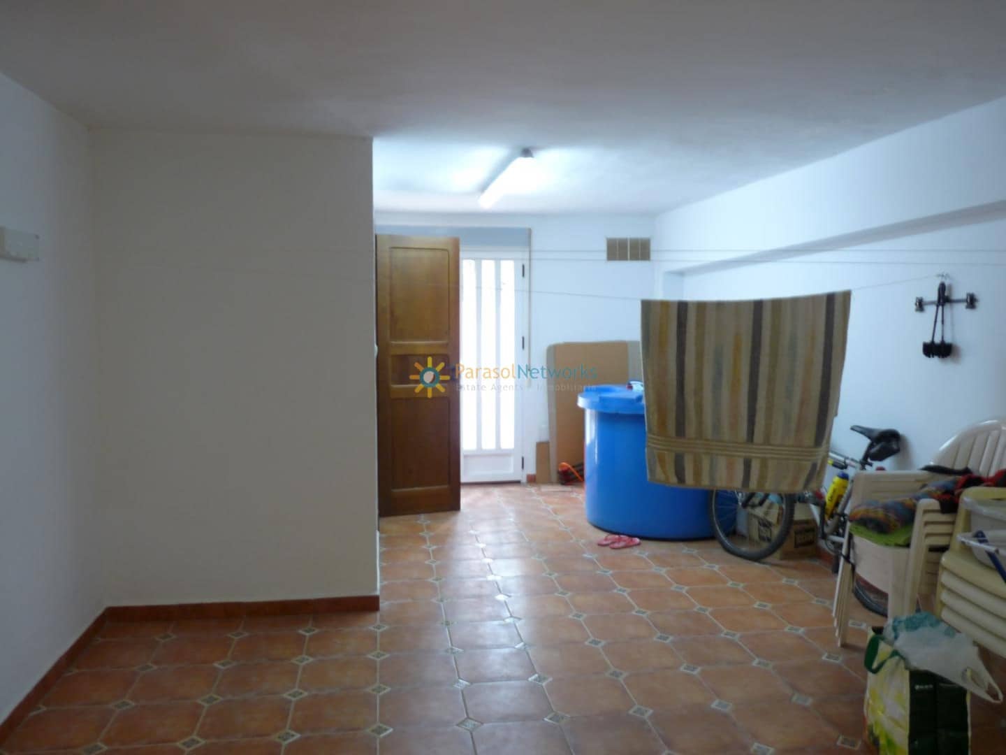 8 bedroom Villa for sale in Oliva with pool garage - € 500,000 (Ref: 9450531)