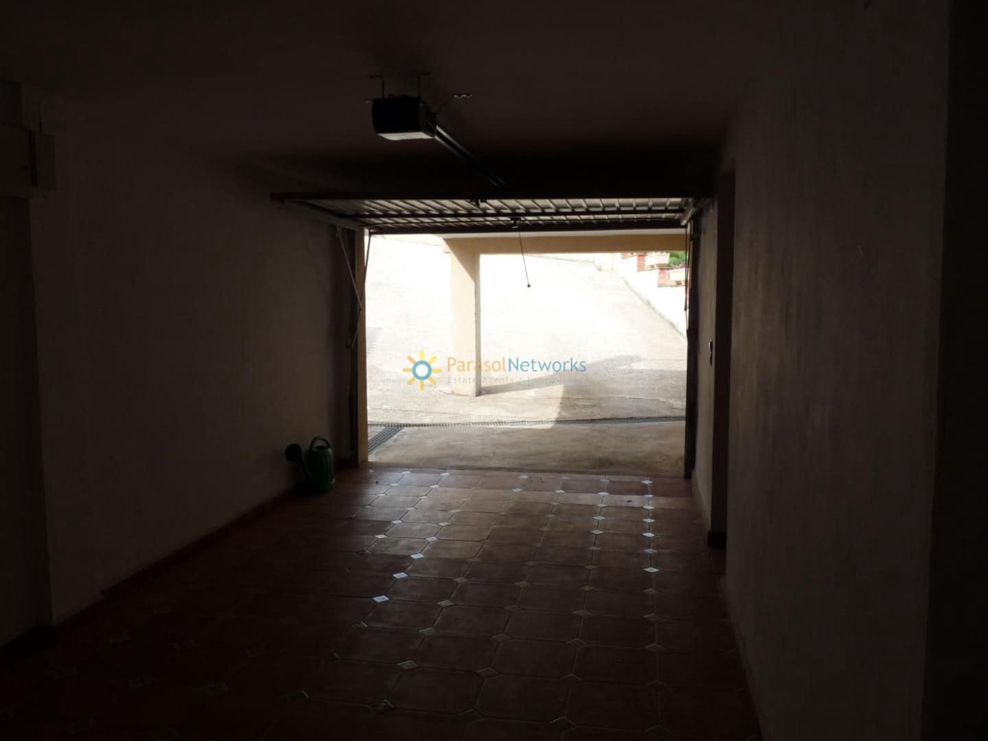 8 bedroom Villa for sale in Oliva with pool garage - € 500,000 (Ref: 9450531)