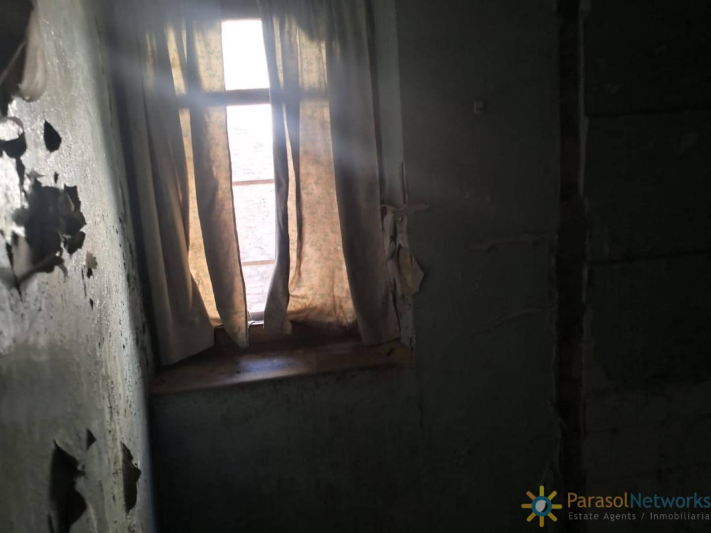 5 bedroom Townhouse for sale in Beniganim with garage - € 45,000 (Ref: 9465036)