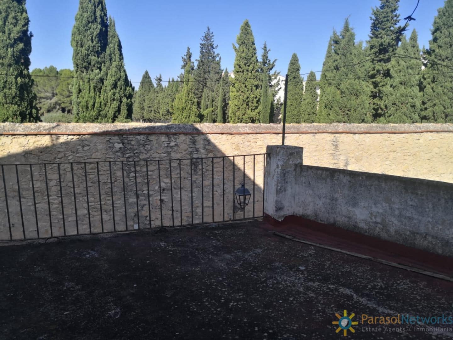 5 bedroom Townhouse for sale in Beniganim with garage - € 45,000 (Ref: 9465036)