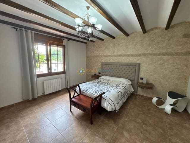 7 quarto Moradia para venda em Piles com piscina garagem - 520 000 € (Ref: 9467826)