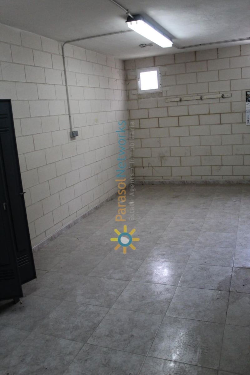 2 bedroom Business for rent in Oliva with garage - € 4,500 (Ref: 9490859)