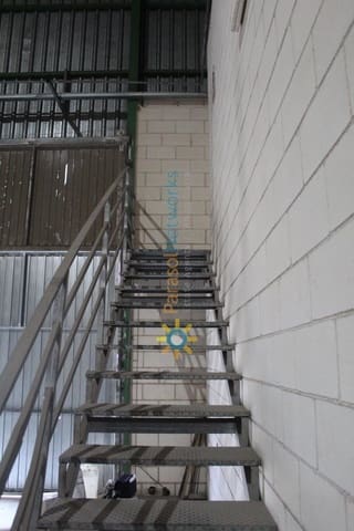 2 slaapkamer Bedrijf te huur in Oliva met garage - € 4.500 (Ref: 9490859)