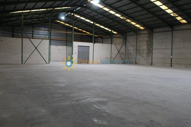 2 slaapkamer Bedrijf te huur in Oliva met garage - € 4.500 (Ref: 9490859)