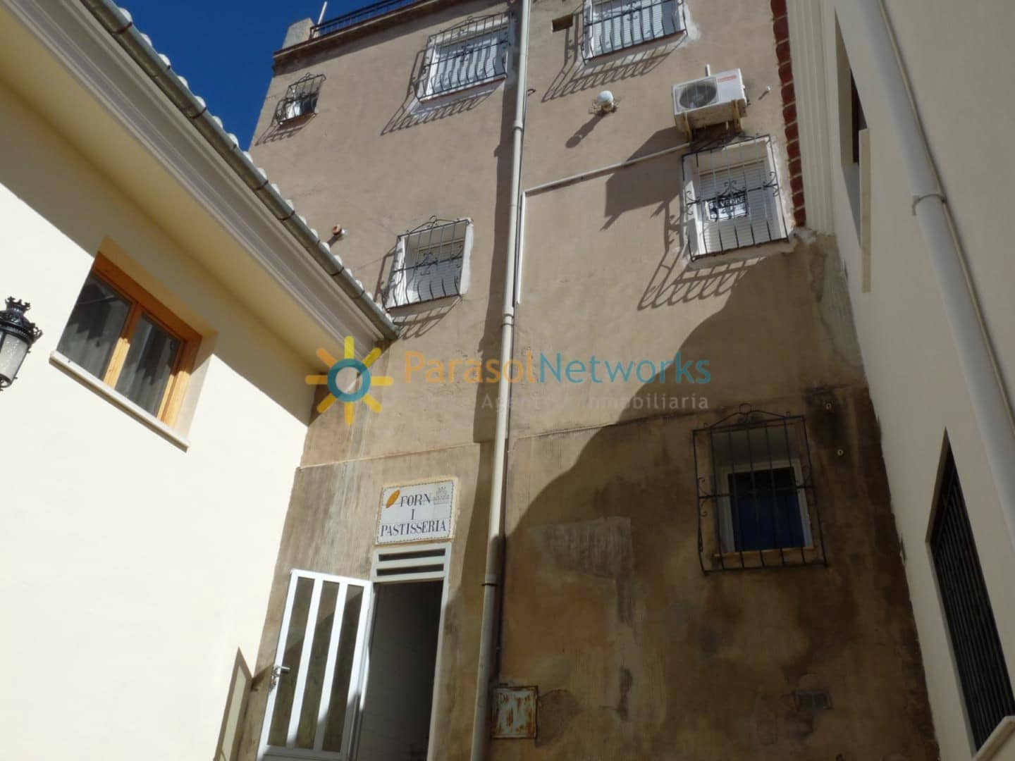 6 bedroom Business for sale in La Font d'En Carros - € 200,000 (Ref: 9490937)