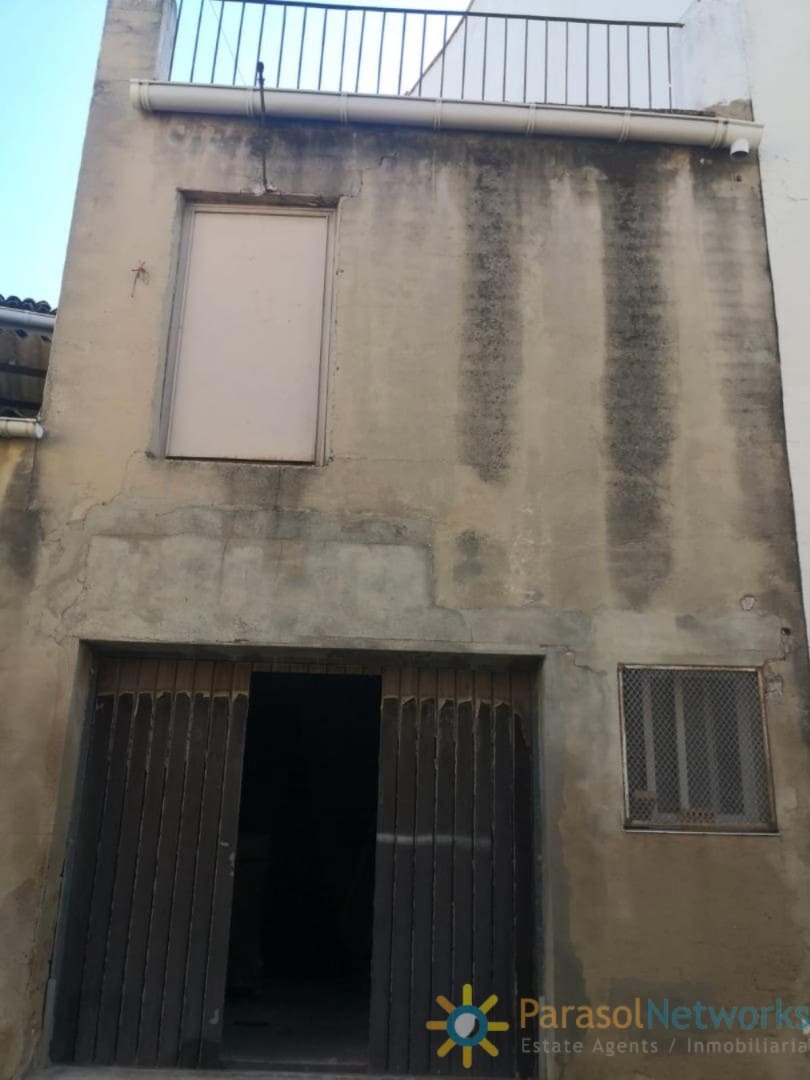 5 bedroom Townhouse for sale in Beniganim - € 45,000 (Ref: 9493908)