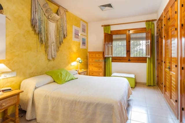 3 slaapkamer Villa te koop in Real de Gandía met zwembad garage - € 420.000 (Ref: 9500124)