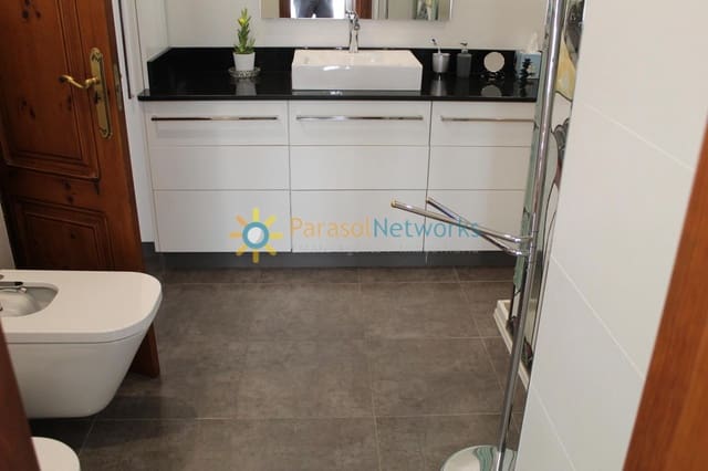 2 makuuhuone Kattohuoneisto vuokrattavana paikassa Centro Urbano, Dénia mukana uima-altaan 
autotalli - 750 € (Ref: 9502963)