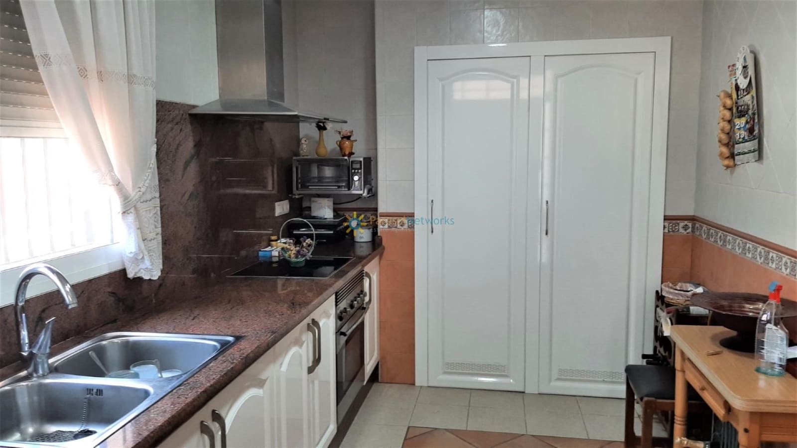 6 bedroom Villa for sale in Beniganim with pool garage - € 300,000 (Ref: 9515865)