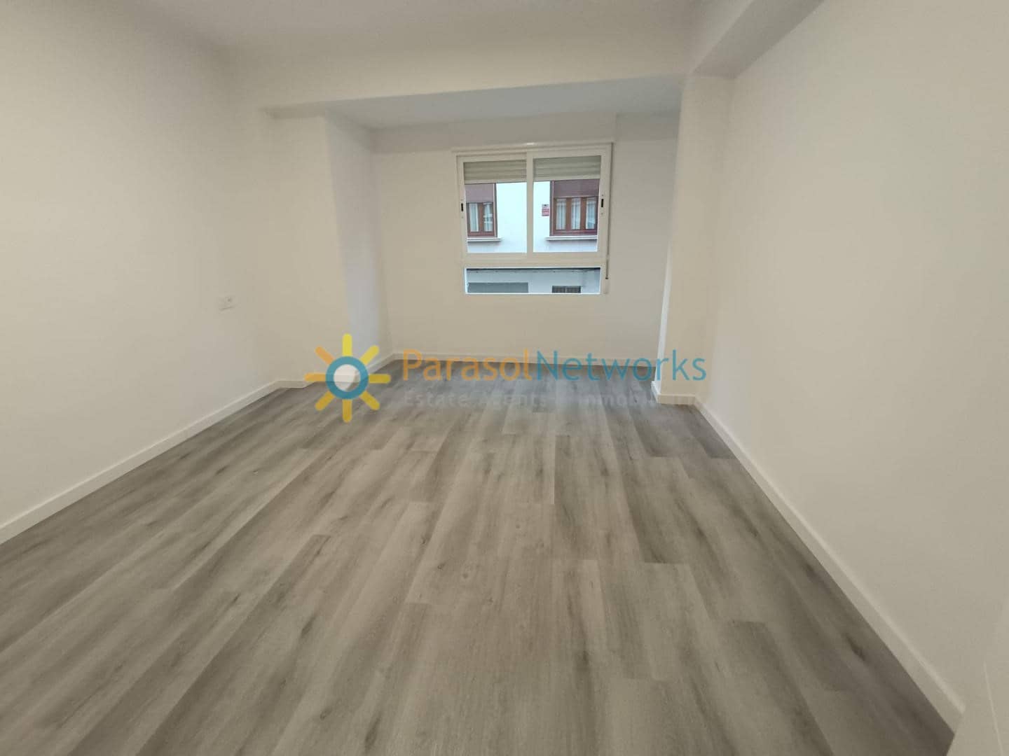 3 slaapkamer Appartement te huur in Oliva - € 700 (Ref: 9523273)