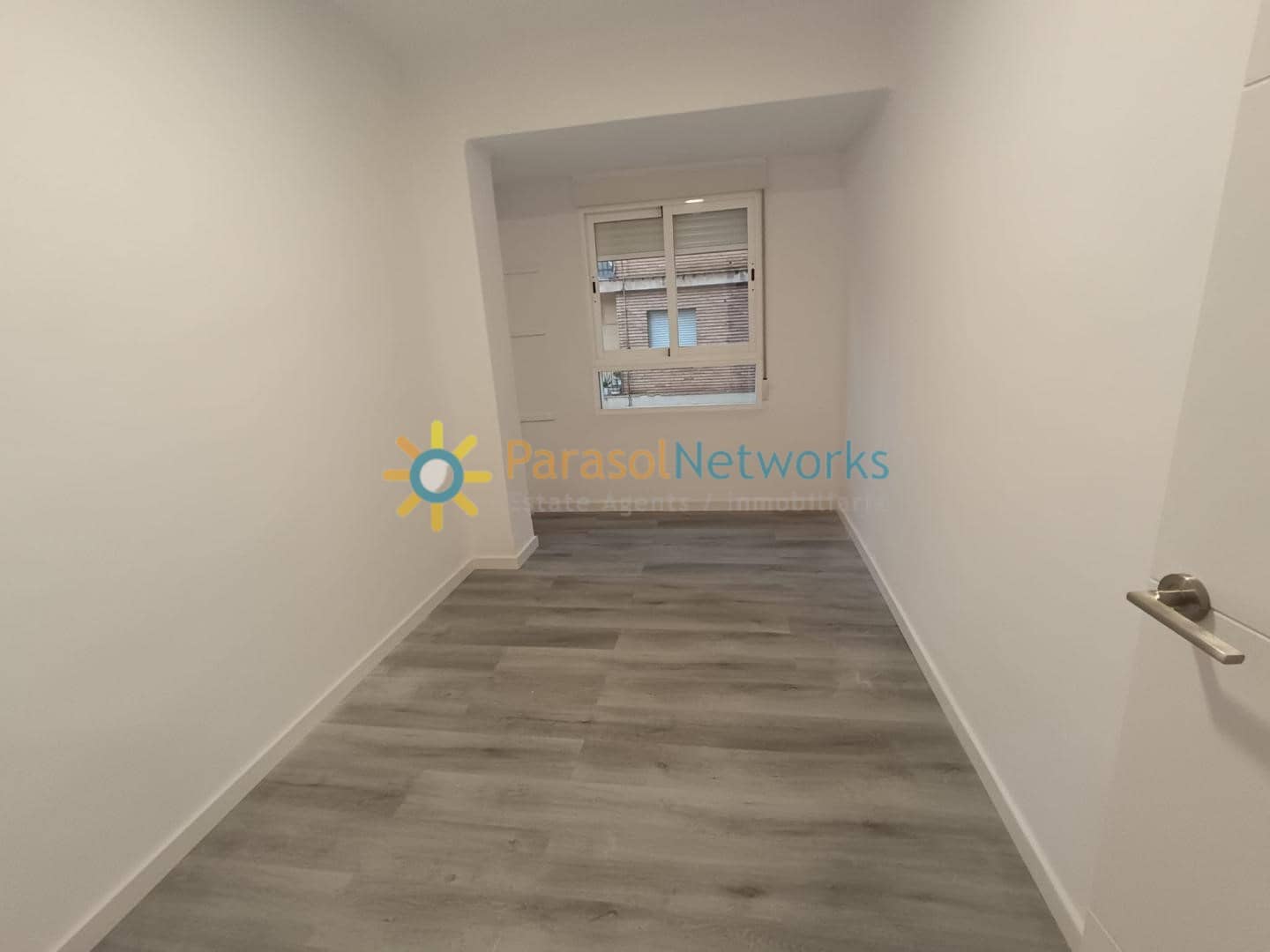 3 makuuhuone Huoneisto vuokrattavana paikassa Oliva - 700 € (Ref: 9528985)