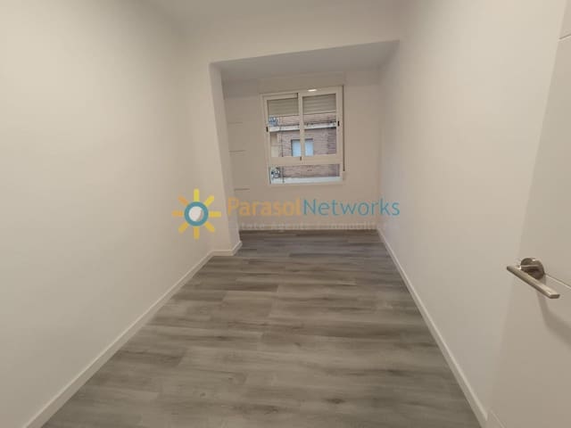 3 makuuhuone Huoneisto vuokrattavana paikassa Oliva - 700 € (Ref: 9528985)