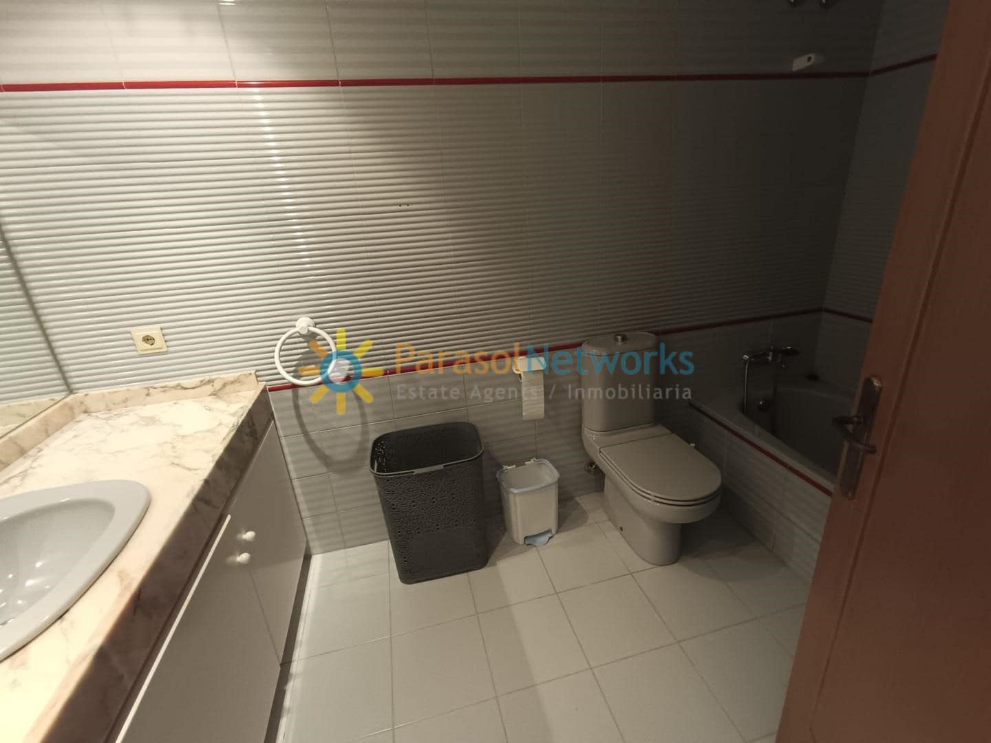 4 bedroom Apartment for rent in Gandia - € 850 (Ref: 9529112)