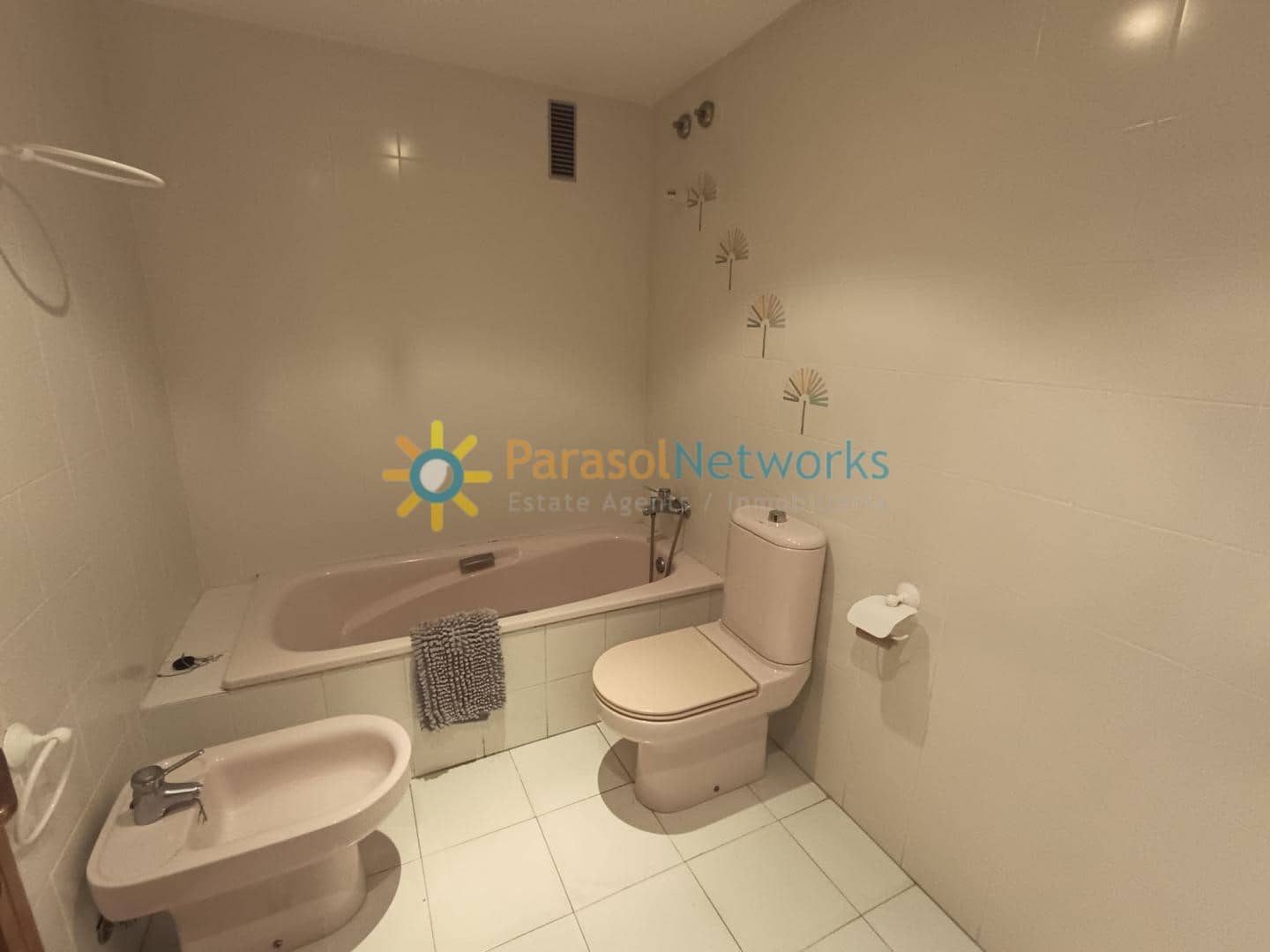 4 bedroom Apartment for rent in Gandia - € 850 (Ref: 9529112)
