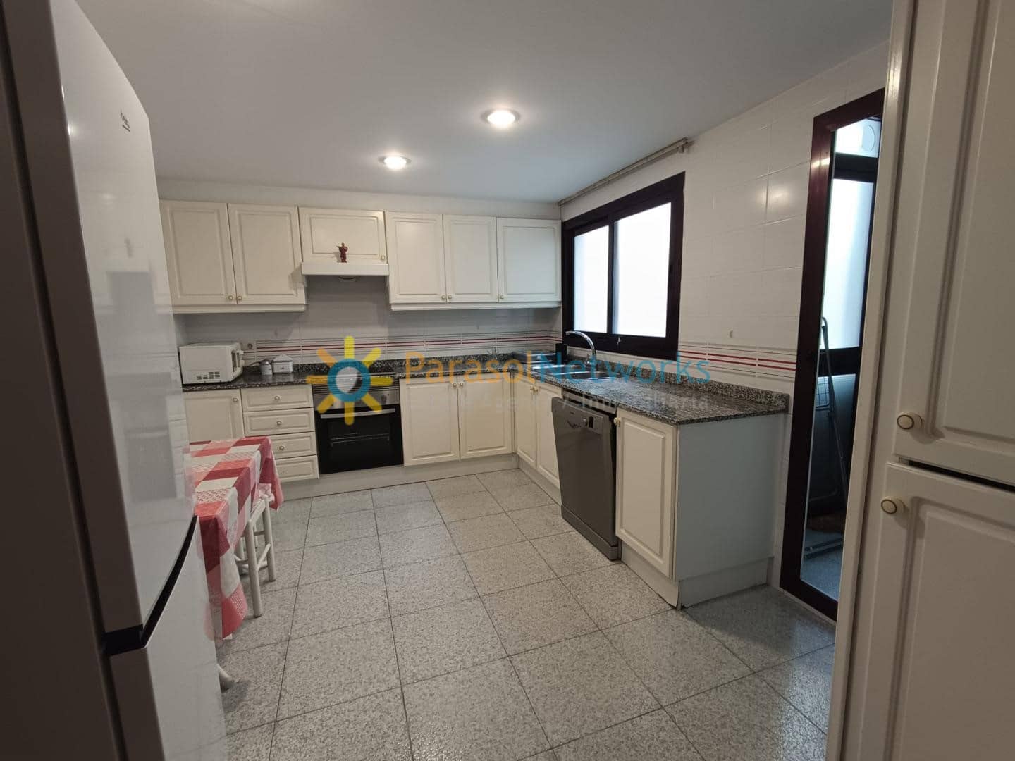 4 bedroom Apartment for rent in Gandia - € 850 (Ref: 9529112)