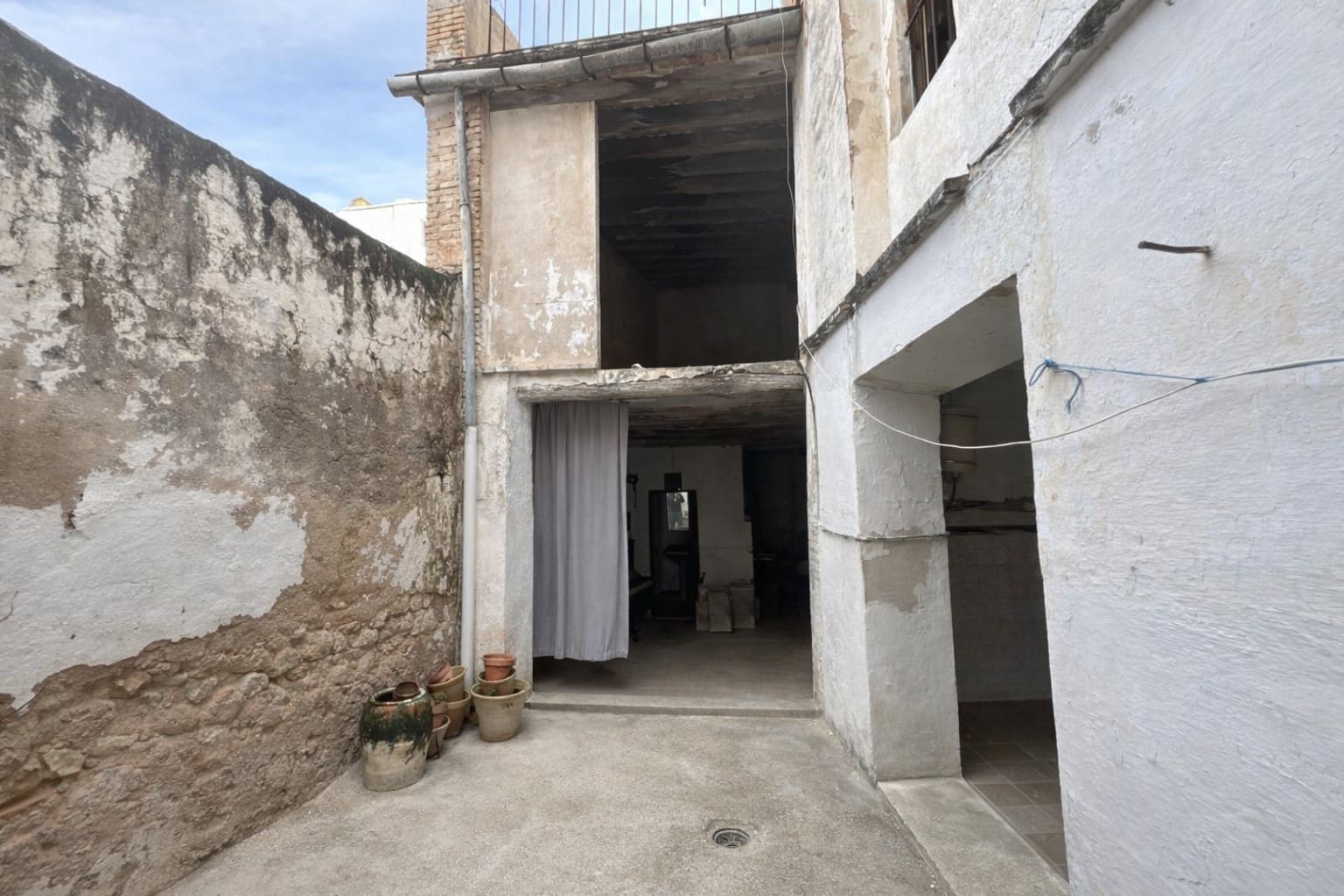 8 bedroom Townhouse for sale in Sumacarcer - € 98,000 (Ref: 9544411)