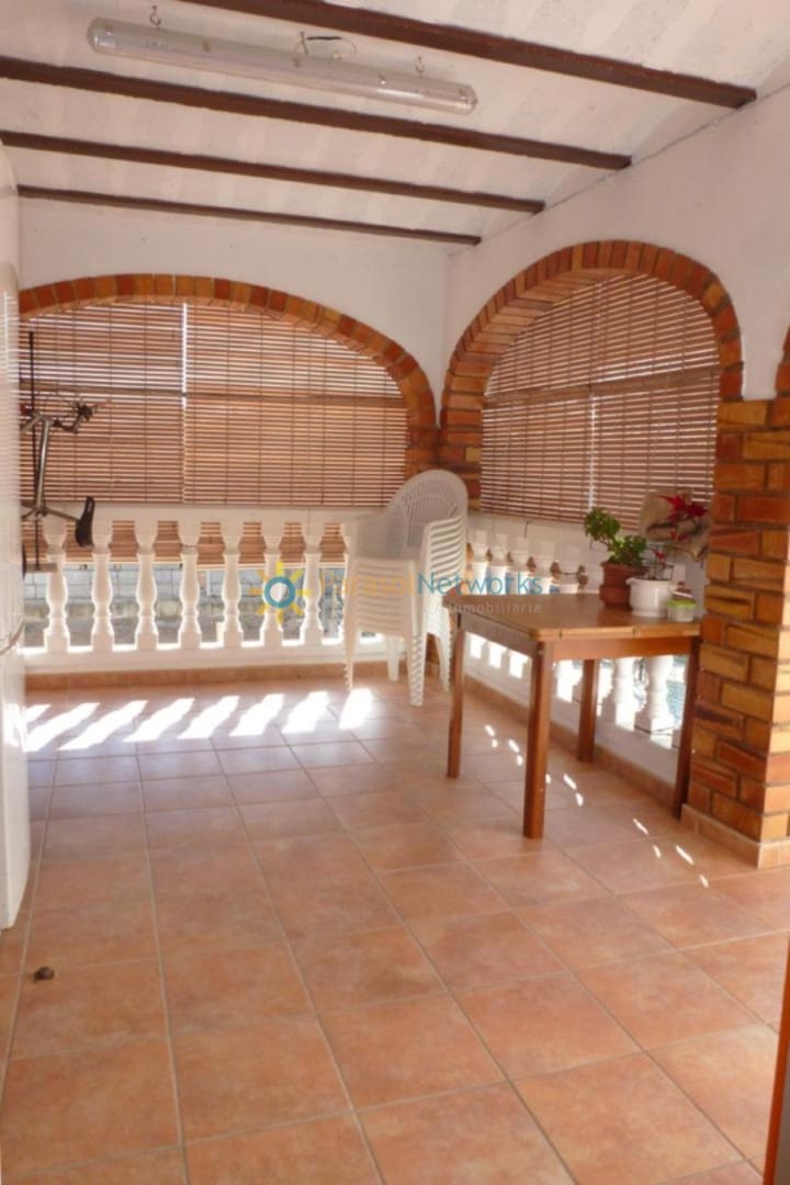 4 chambre Villa/Maison à vendre à Oliva avec garage - 285 000 € (Ref: 9544425)