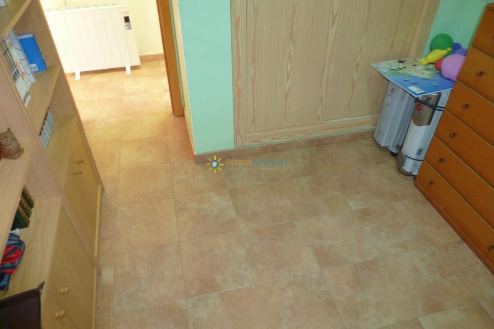 4 chambre Villa/Maison à vendre à Oliva avec garage - 285 000 € (Ref: 9544425)