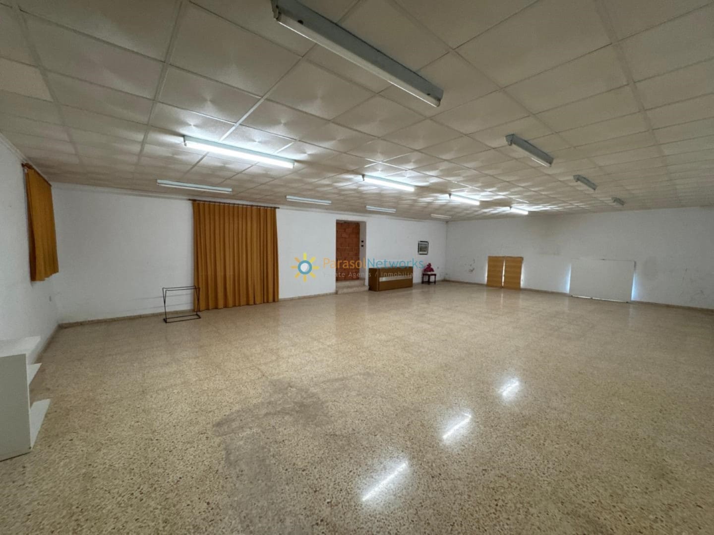 3 bedroom Shop for sale in Simat de la Valldigna - € 165,000 (Ref: 9548908)