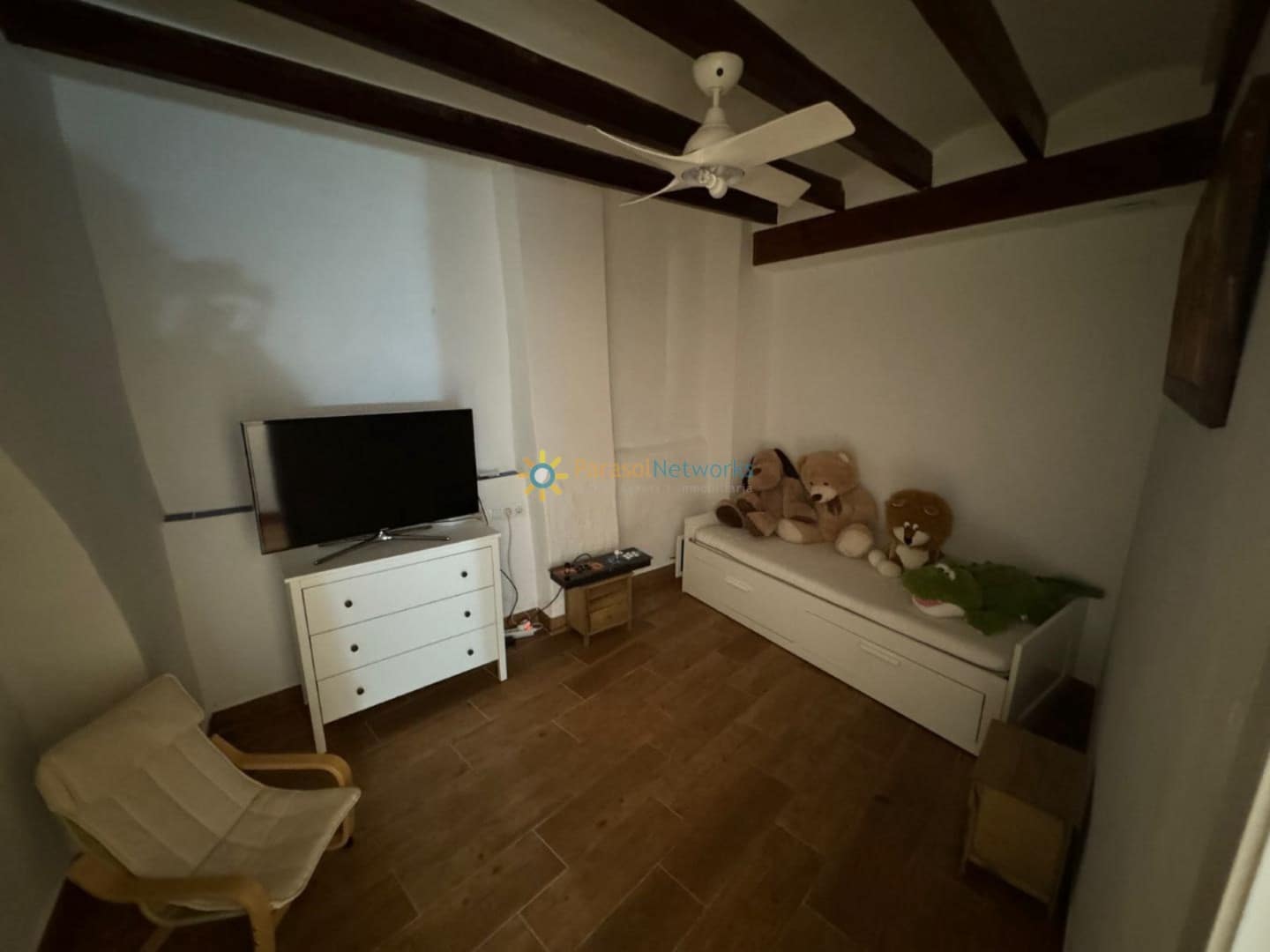 2 makuuhuone Omakotitalo myytävänä paikassa Oliva - 198 000 € (Ref: 9558881)