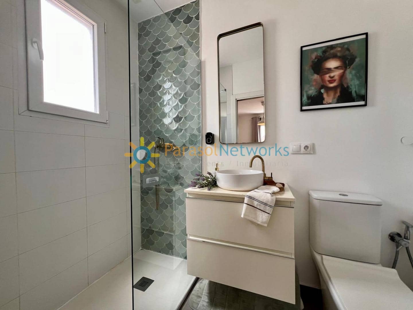 3 soveværelse Lejlighed til leje i Oliva - € 750 (Ref: 9606531)