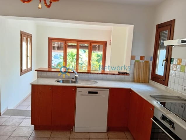 3 sypialnia Dom szeregowy do wynajęcia w Centro Urbano, Dénia z basenem - 1 800 € (Ref: 9646487)