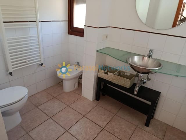 3 sypialnia Dom szeregowy do wynajęcia w Centro Urbano, Dénia z basenem - 1 800 € (Ref: 9646487)