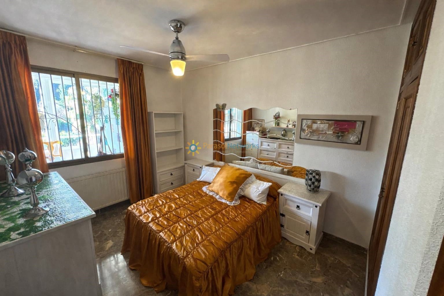 7 makuuhuone Huvila myytävänä paikassa L'Atzuvia mukana 
autotalli - 350 000 € (Ref: 9650333)