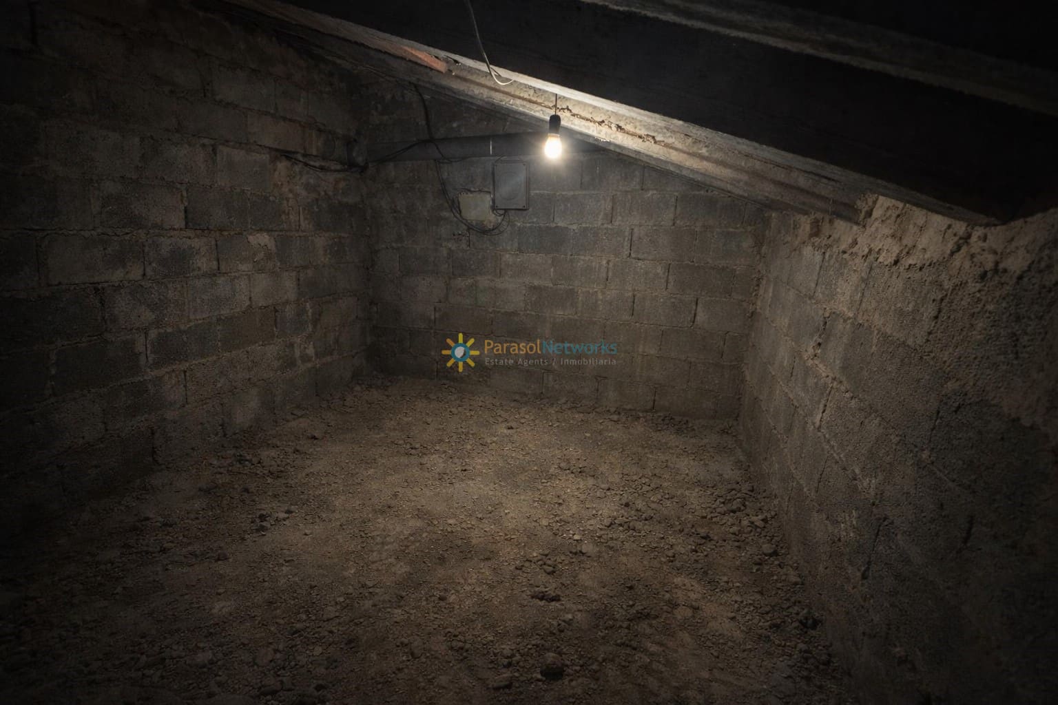 7 makuuhuone Huvila myytävänä paikassa L'Atzuvia mukana 
autotalli - 350 000 € (Ref: 9650333)