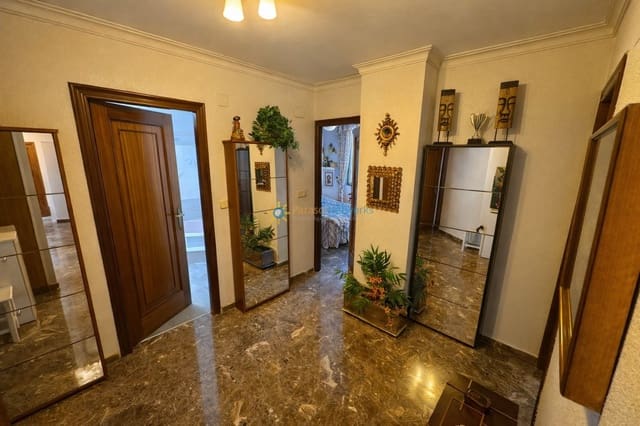 7 makuuhuone Huvila myytävänä paikassa L'Atzúvia mukana 
autotalli - 350 000 € (Ref: 9650333)