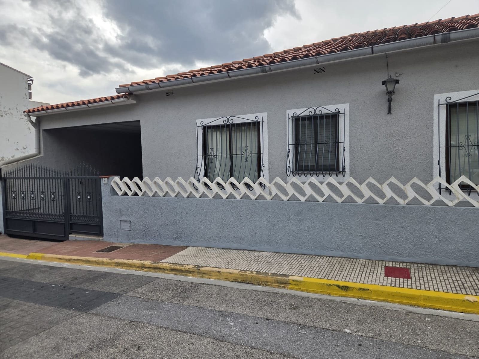 7 makuuhuone Huvila myytävänä paikassa L'Atzuvia mukana 
autotalli - 350 000 € (Ref: 9650333)