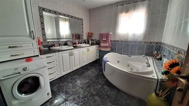 6 slaapkamer Villa te koop in Benigánim met zwembad garage - € 300.000 (Ref: 9653111)