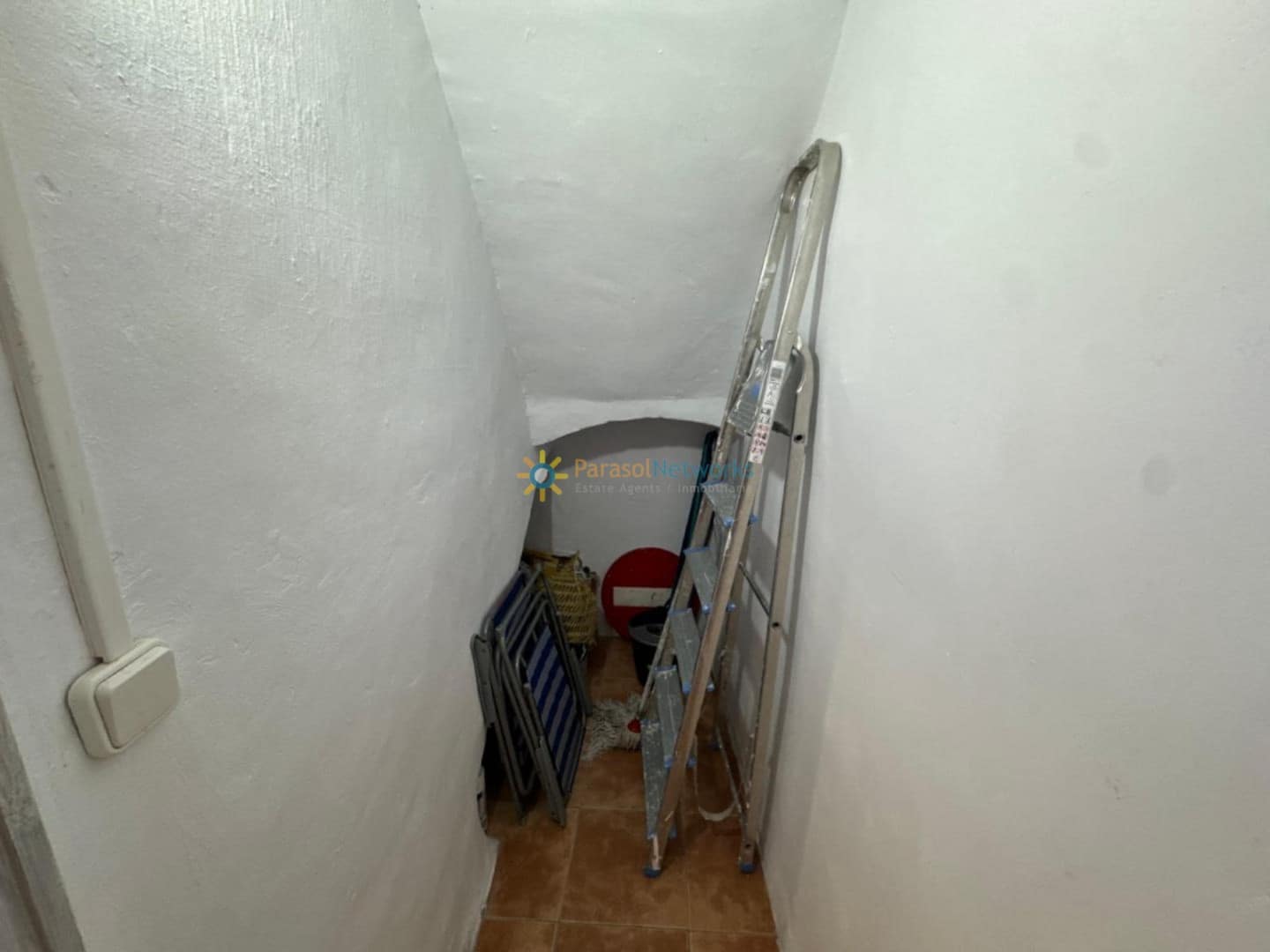 3 makuuhuone Omakotitalo myytävänä paikassa Oliva - 157 000 € (Ref: 9654443)