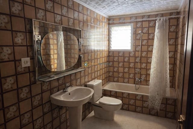 4 slaapkamer Huis te koop in Simat de la Valldigna met garage - € 199.000 (Ref: 9676415)