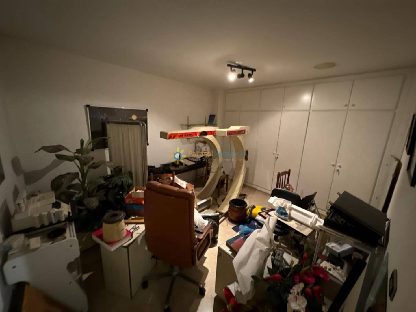 8 slaapkamer Kantoor te koop in Oliva - € 175.000 (Ref: 9678129)