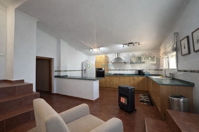 3 soverom Villa til salgs i Ontinyent med svømmebasseng garasje - € 165 000 (Ref: 9688449)