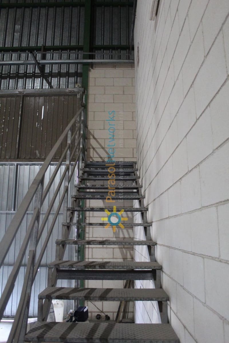 2 soverom Bedrift til leie i Oliva med garasje - € 4 500 (Ref: 9688471)