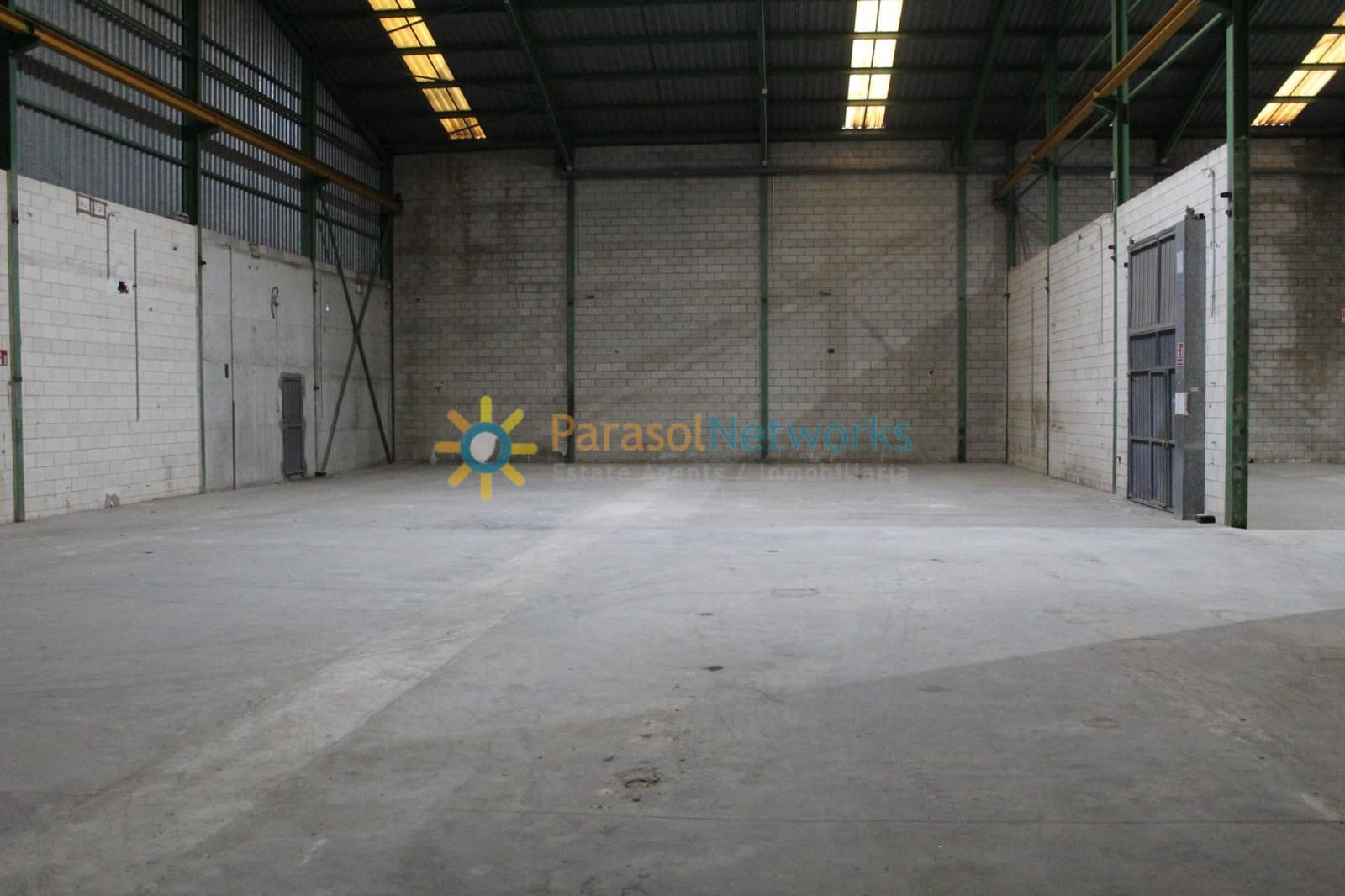 2 soverom Bedrift til leie i Oliva med garasje - € 4 500 (Ref: 9688471)